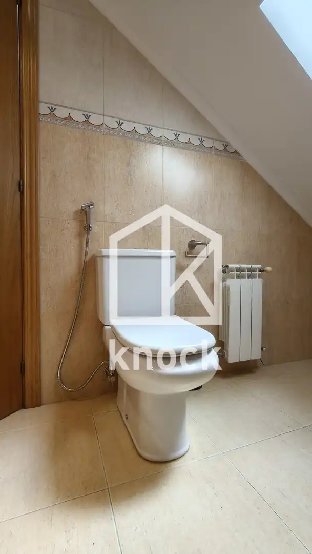 Bathroom of Flat for rent in Navia  with Heating, Parquet flooring and Furnished