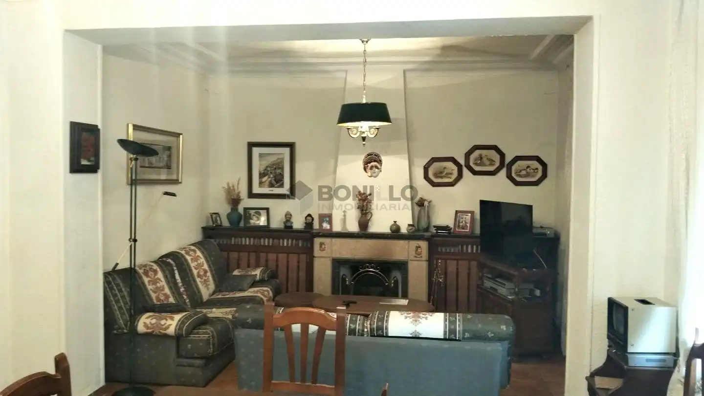 Sala d'estar de Casa o xalet en venda en Utrillas amb Calefacció, Jardí privat i Terrassa