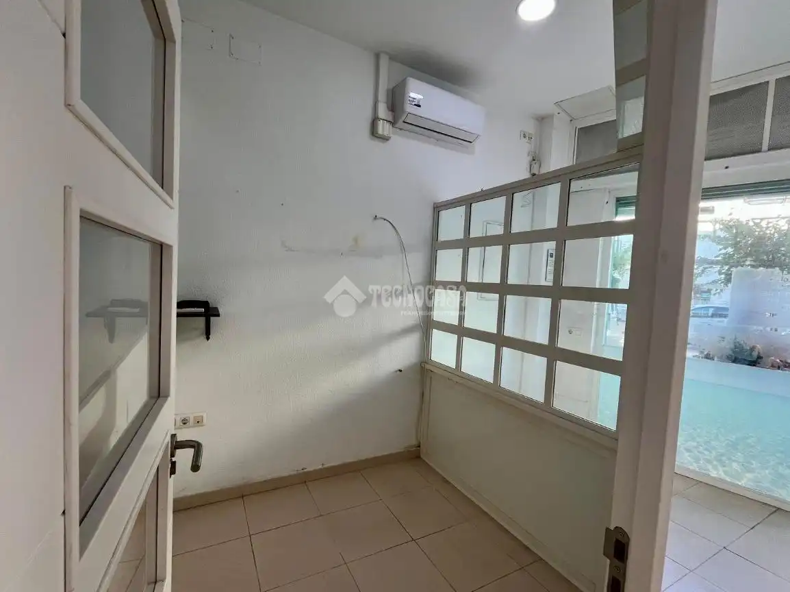 Local comercial de lloguer a Núcleo urbano, imagen 4