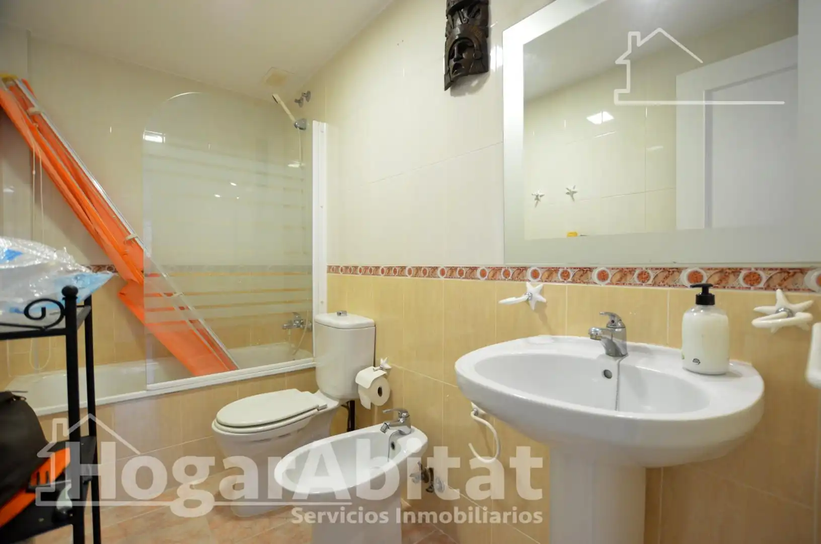 Badezimmer von Einfamilien-Reihenhaus zum Verkauf in Cullera mit Privatgarten, Terrasse und Abstellraum