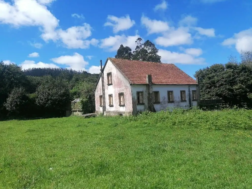 Casa rústica amb jardí en venda a Cerdido