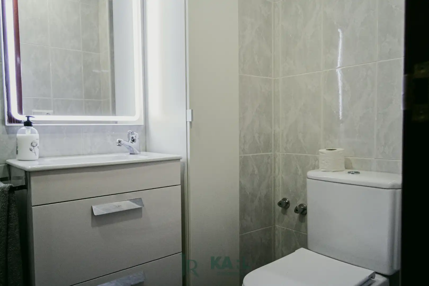 Baño de Piso de alquiler en Málaga con Aire acondicionado, Calefacción y Jardín privado