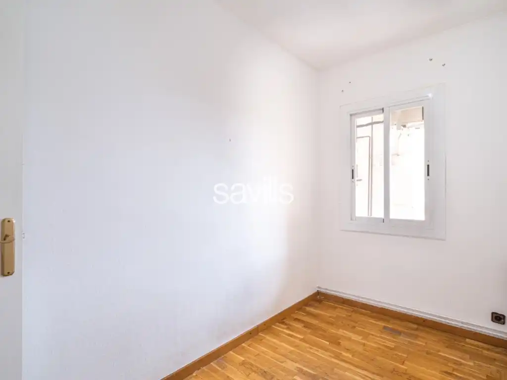 Dormitori de Apartament en venda en Barcelona amb Balcó