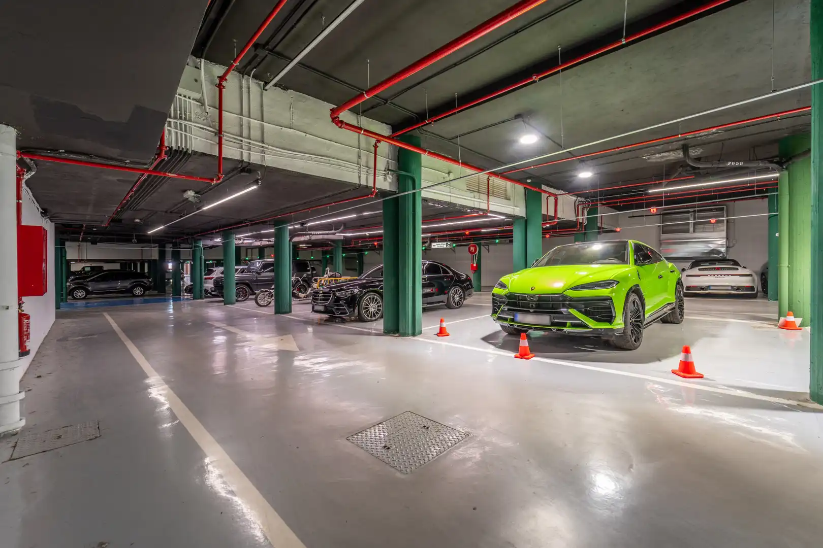Parking de Local en venta en Nueva Andalucía