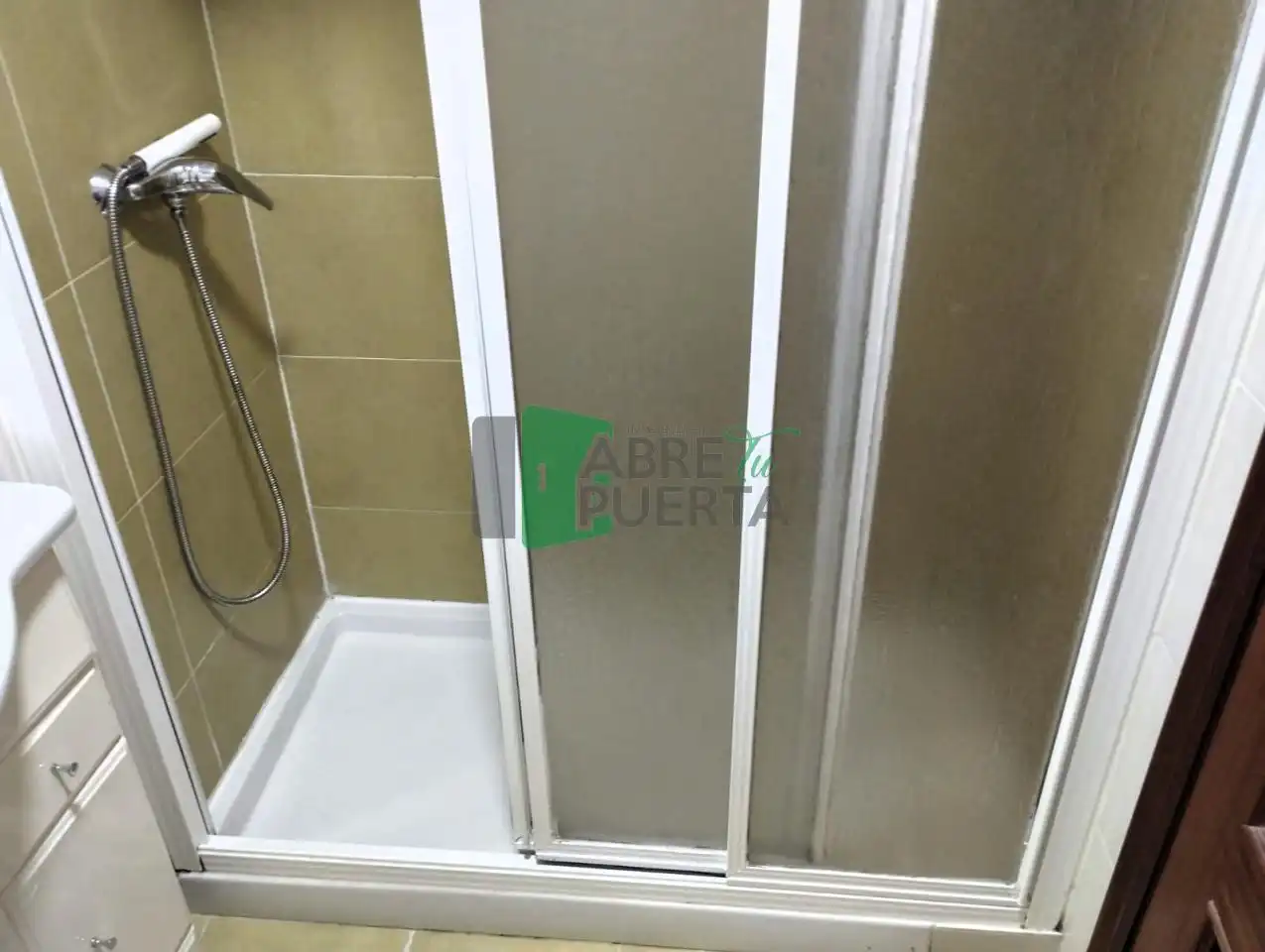 Badezimmer von Wohnungen zur Miete in Ourense Capital  mit Heizung, Parkett und Möbliert