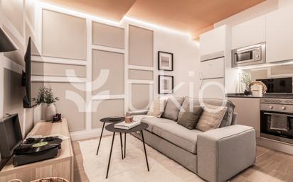 Sala d'estar de Apartament de lloguer en  Madrid Capital amb Aire condicionat