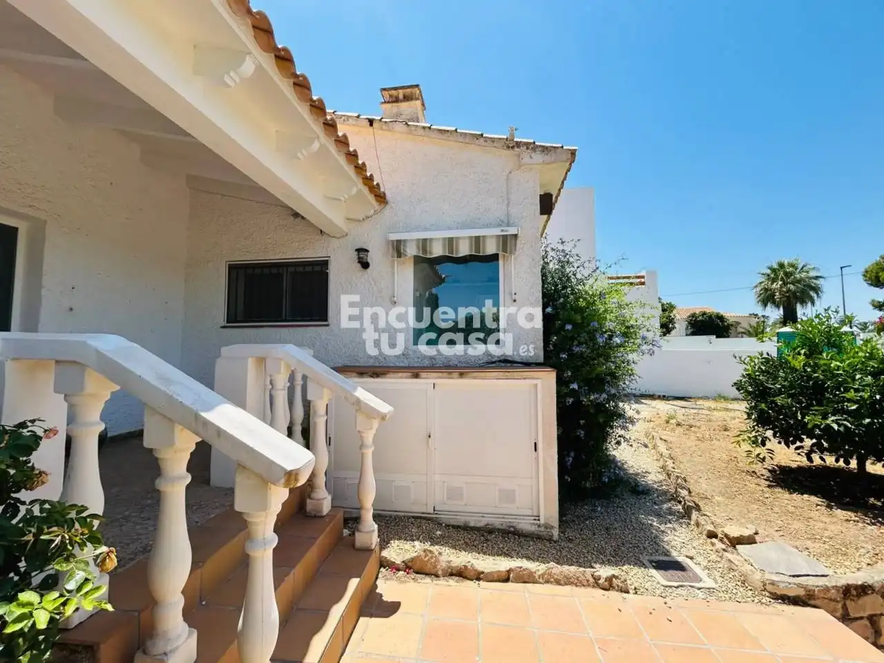 Vista exterior de Casa o xalet en venda en L'Alfàs del Pi amb Aire condicionat, Calefacció i Jardí privat