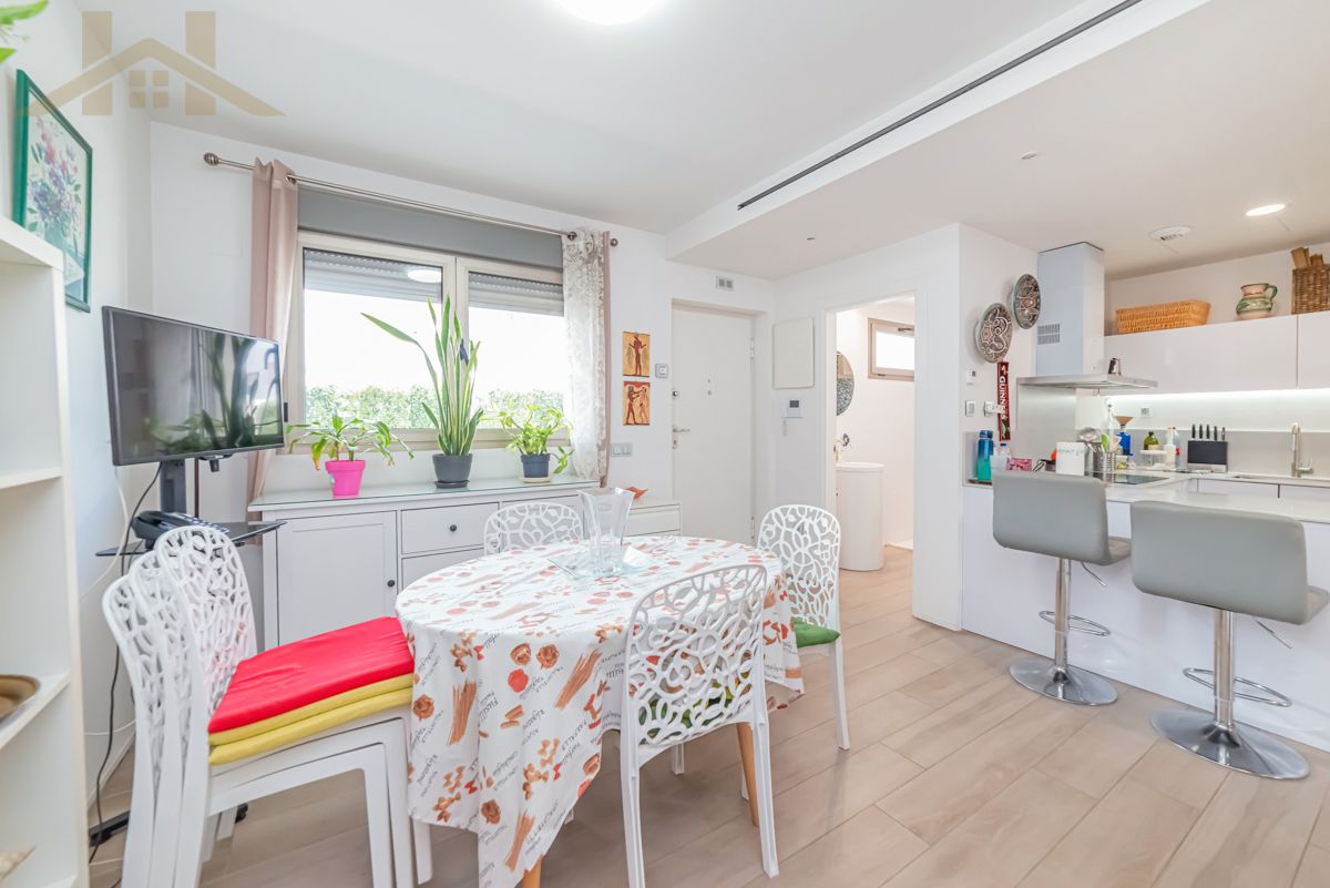 Cocina de Casa adosada en venta en Tres Cantos con Aire acondicionado, Calefacción y Jardín privado