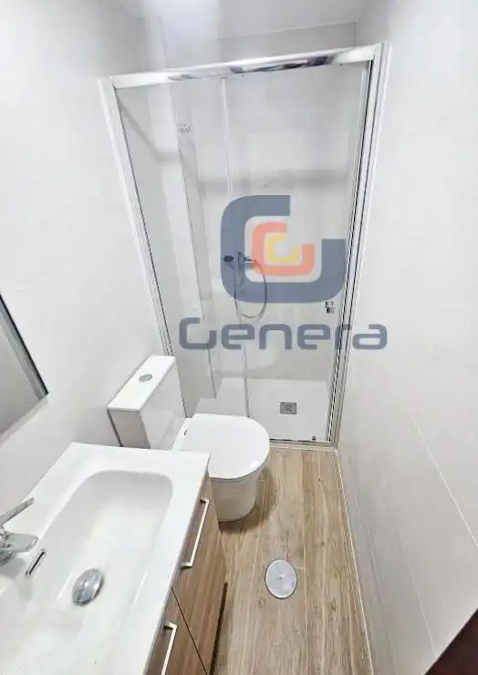 Bany de Pis en venda en Alicante / Alacant amb Parquet, Terrassa i Moblat