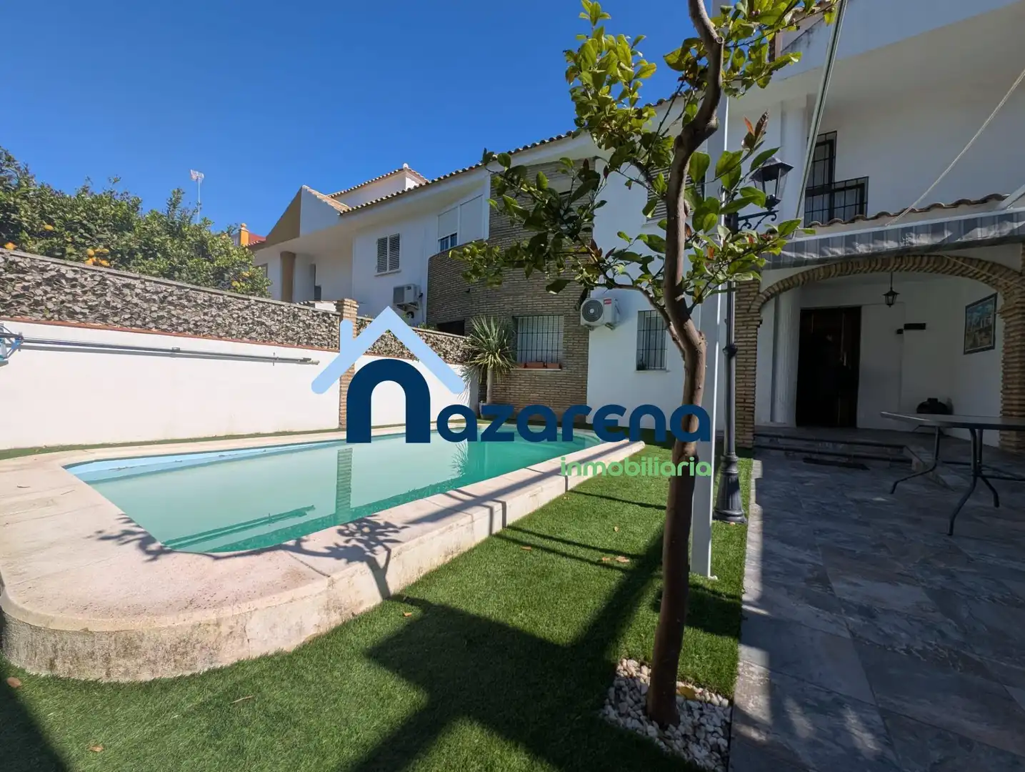 Piscina de Casa o xalet en venda en Dos Hermanas amb Aire condicionat, Jardí privat i Parquet
