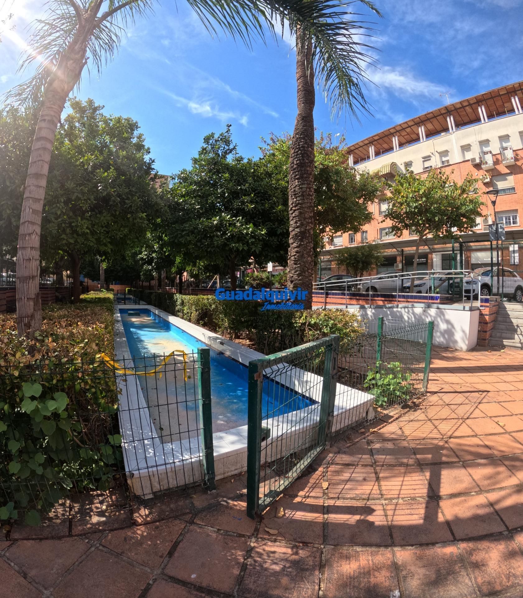 Piscina de Pis en venda en  Sevilla Capital amb Aire condicionat