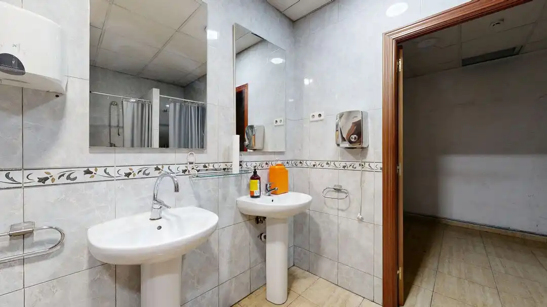 Badezimmer von Geschaftsraum zur Miete in Madrid