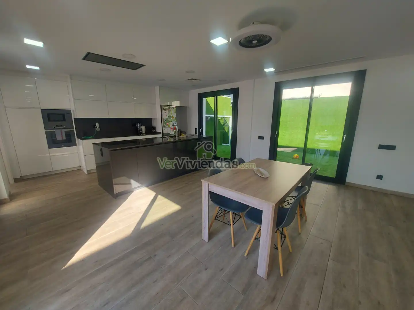 Küche von Haus oder Chalet zum Verkauf in Pallejà mit Klimaanlage, Heizung und Privatgarten