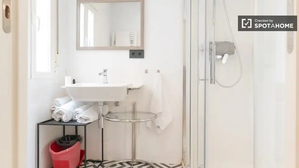 Baño de Piso de alquiler en Madrid con Aire acondicionado, Calefacción y Amueblado