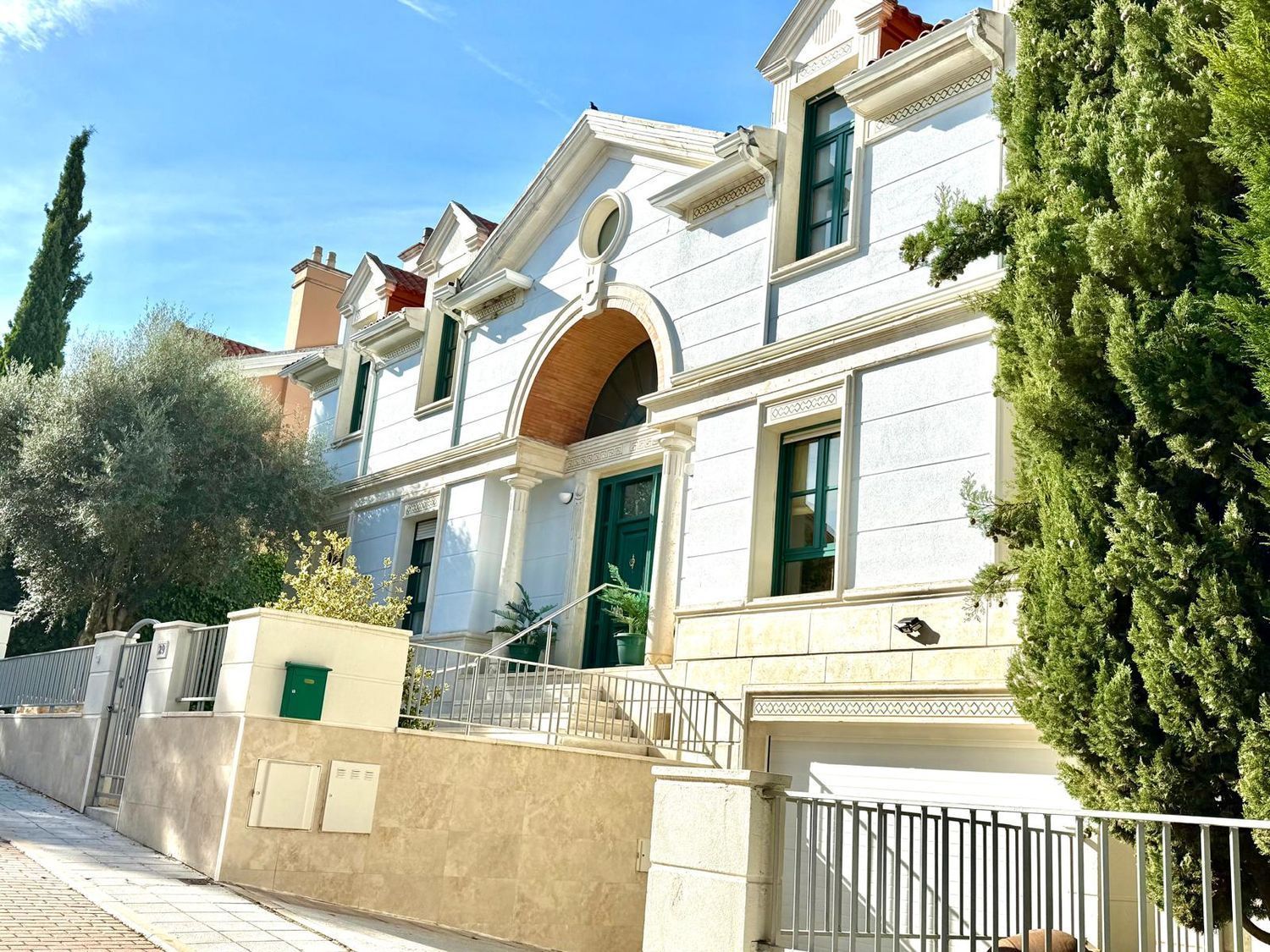 Vista exterior de Casa o xalet en venda en Valladolid Capital amb Aire condicionat, Calefacció i Jardí privat