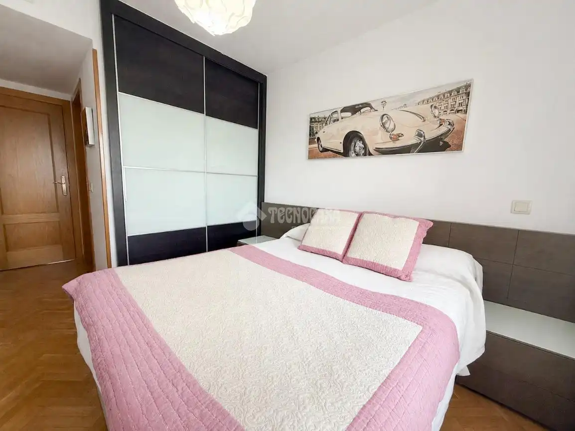 Bedroom of Flat for sale in Madrid  with Air Conditioner and Community pool