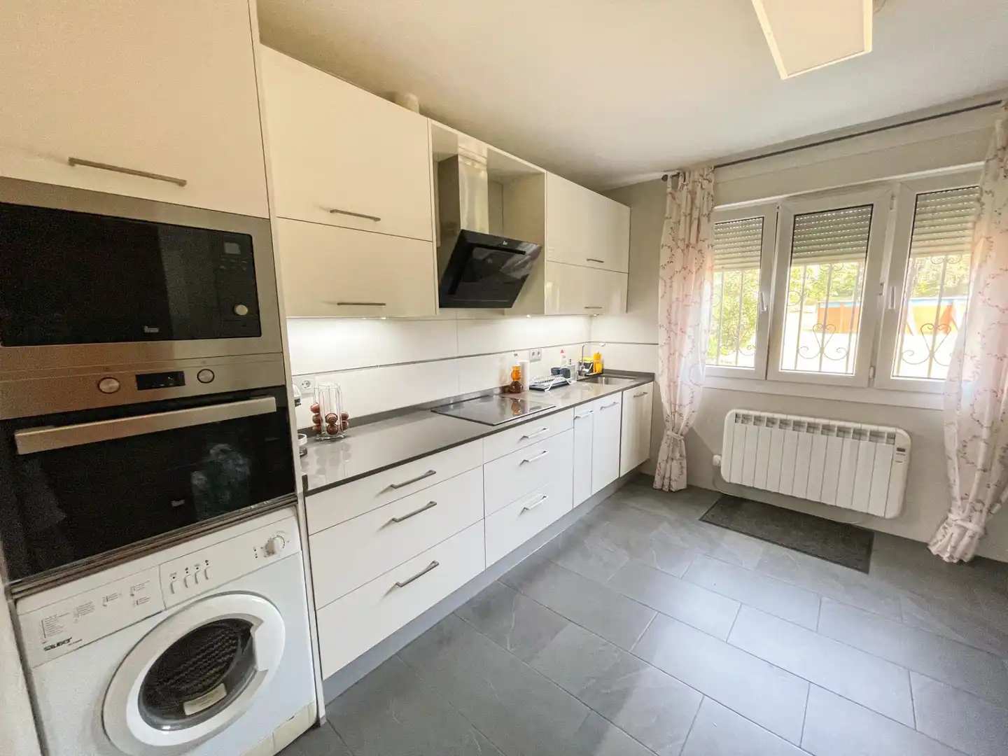 Kitchen of Houses for sale in Abanto y Ciérvana-Abanto Zierbena  with Heating, Private garden and Storage room