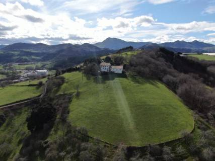 Finca rústica en Venta en Aizarnazabal