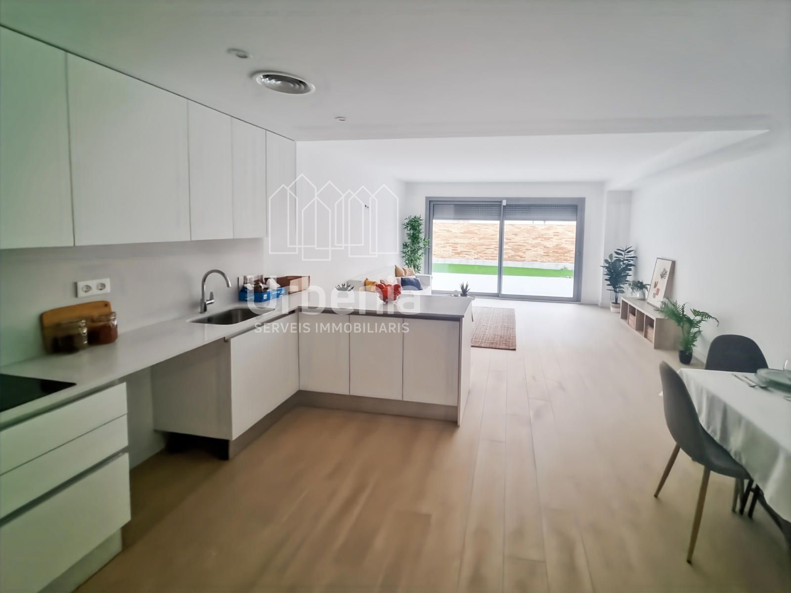 Cuina de Casa o xalet en venda en Mataró amb Aire condicionat, Calefacció i Jardí privat