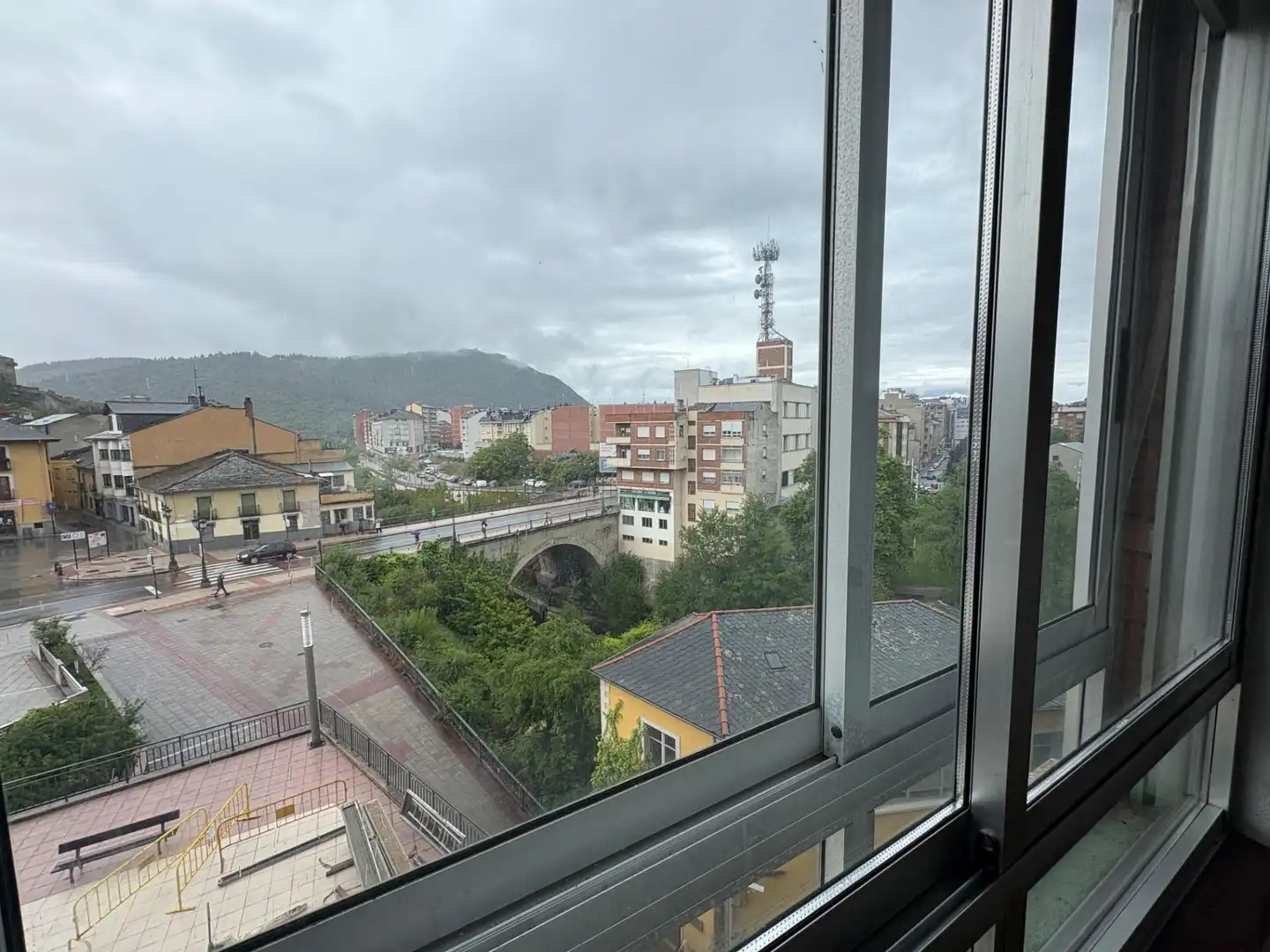 Vista exterior de Piso en venta en Ponferrada con Trastero