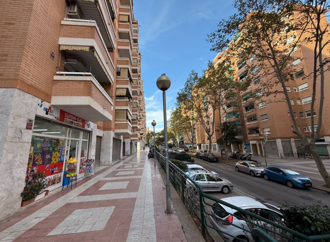 Exterior view of Premises to rent in Badalona  with Air Conditioner