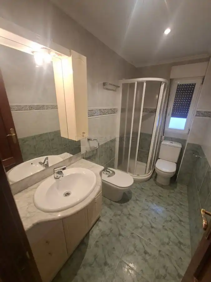 Baño de Apartamento en venta en Vitoria - Gasteiz con Calefacción, Parquet y Terraza