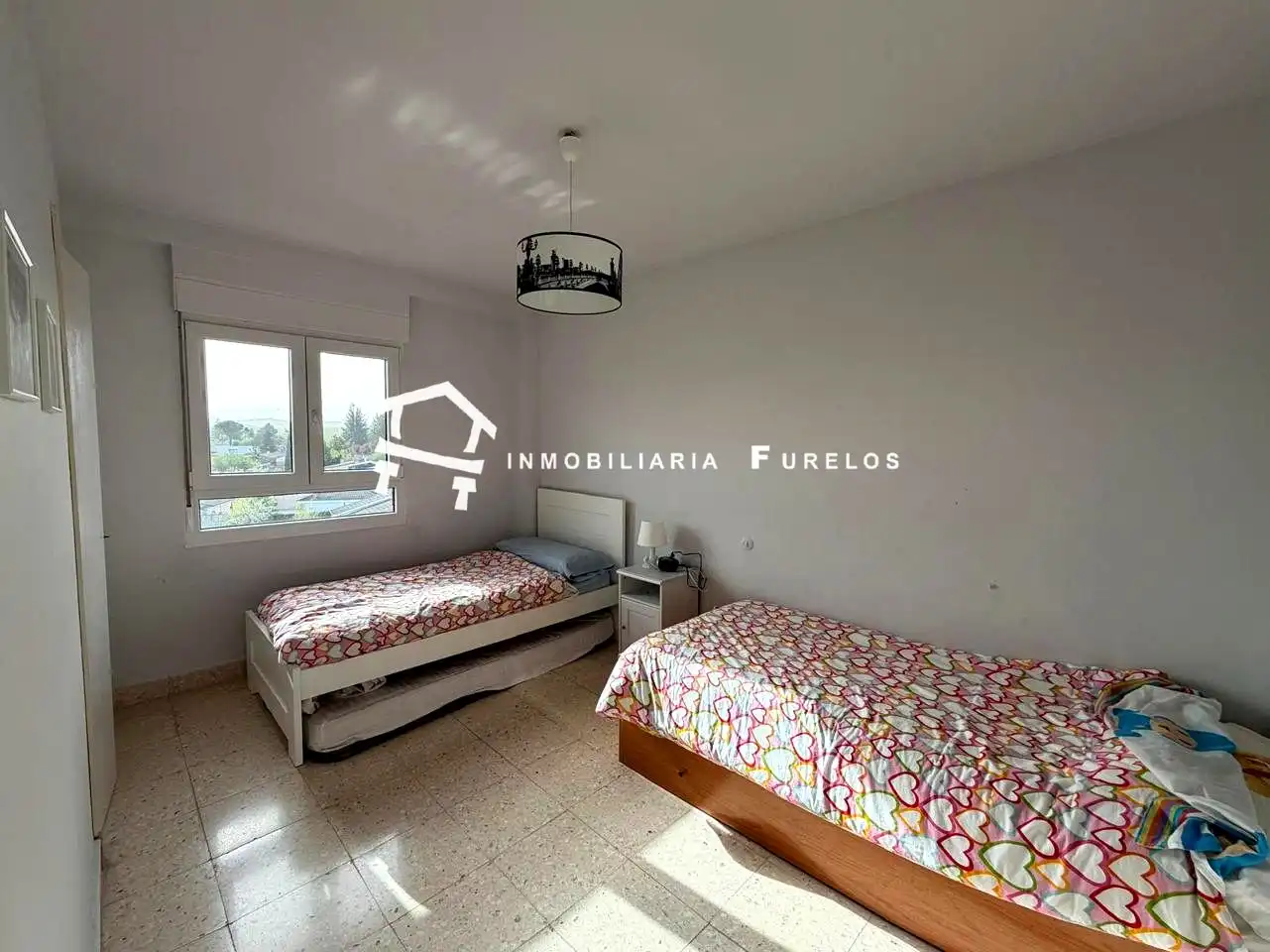 Außenansicht von Wohnung zum Verkauf in Medina de Pomar mit Schwimmbad und Balkon