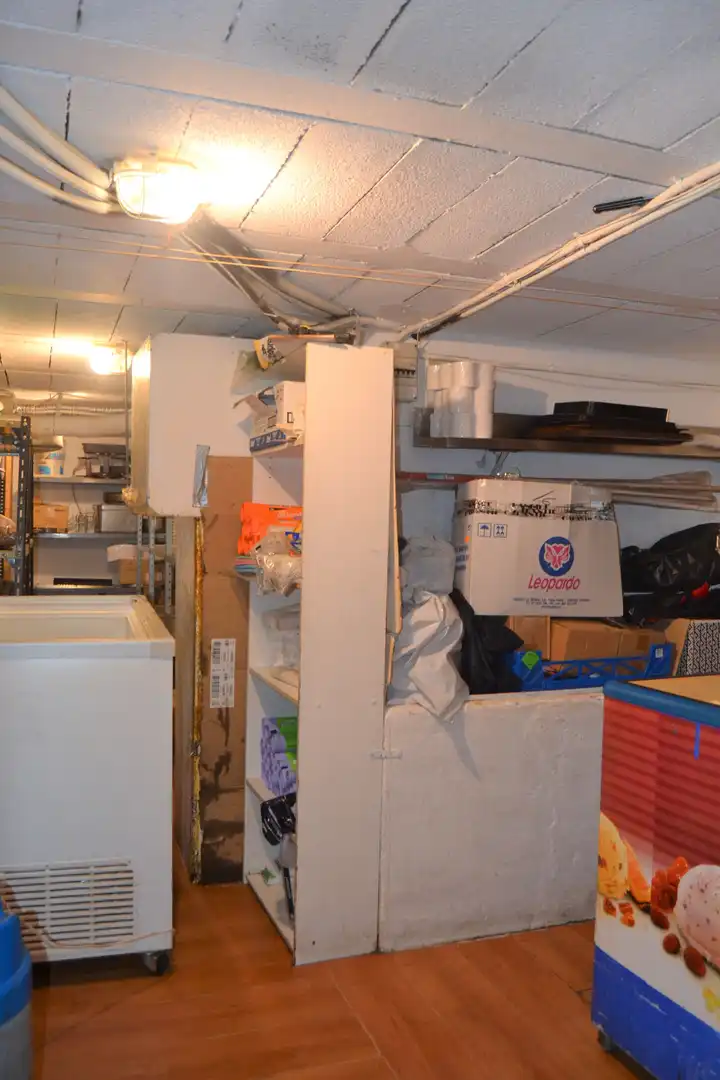 Commercial properties for sale in Aisa