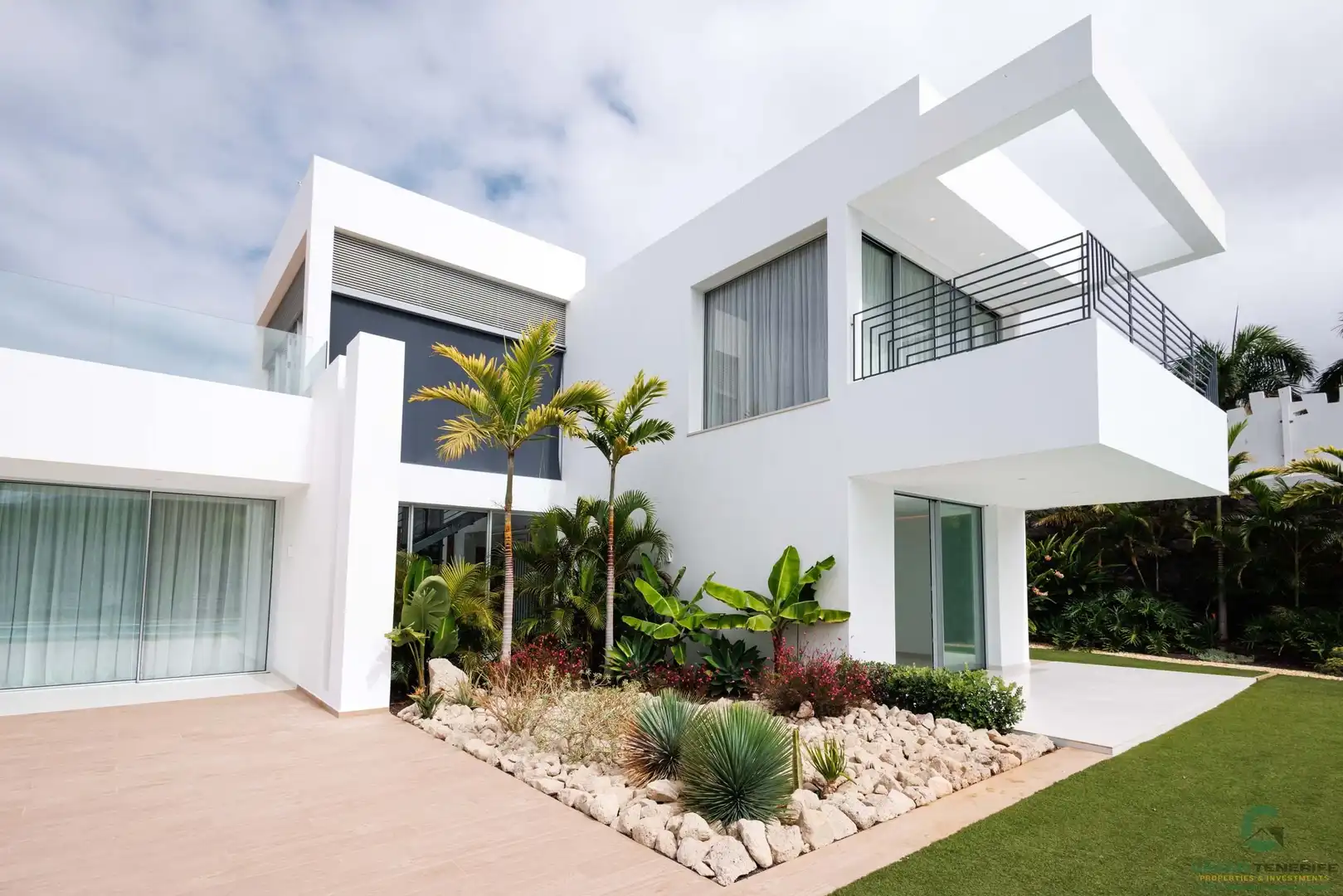 Casa con piscina en venta en Avenida la macaronesia