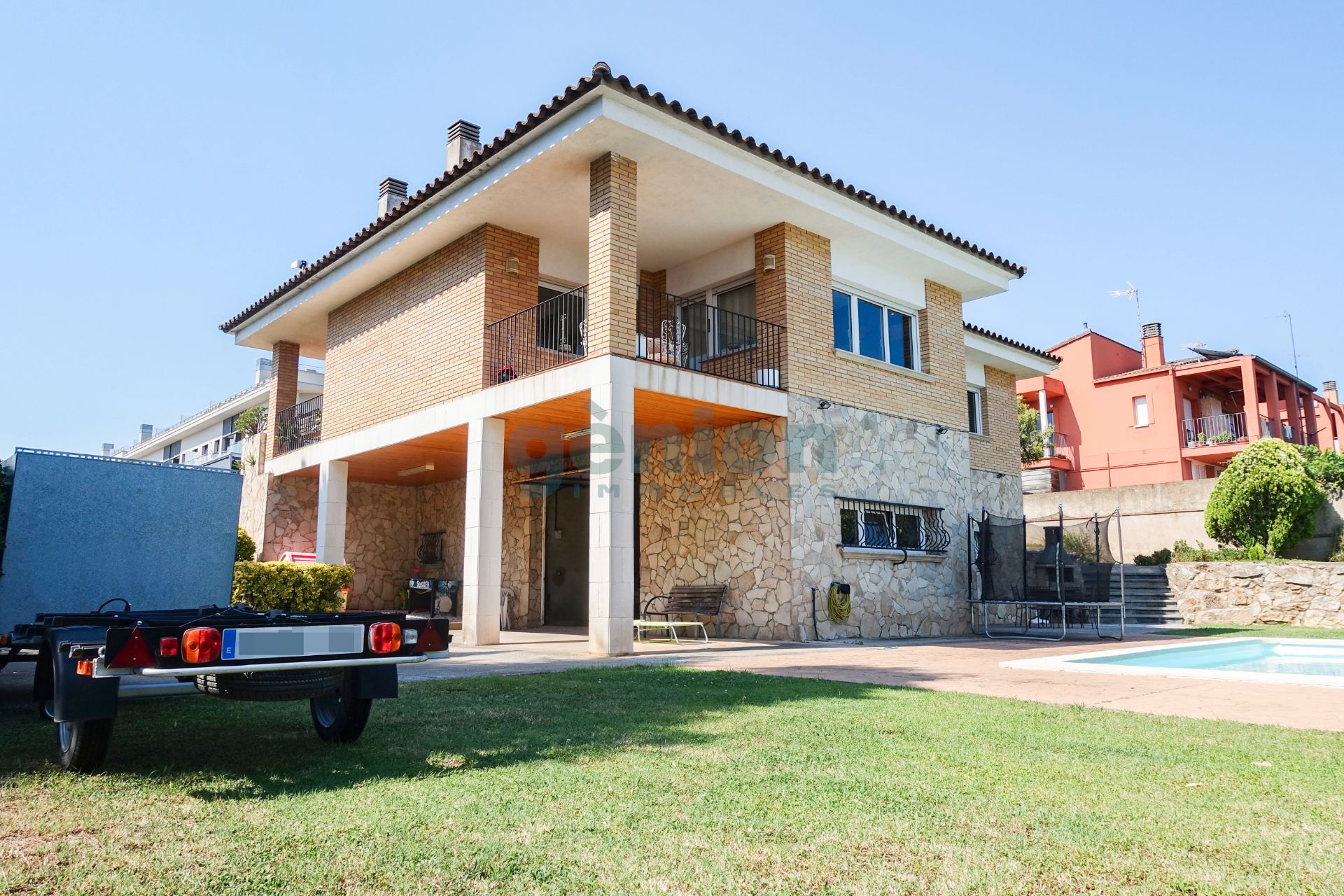 Exterior view of House or chalet for sale in Girona Capital  with Air Conditioner, Heating and Private garden