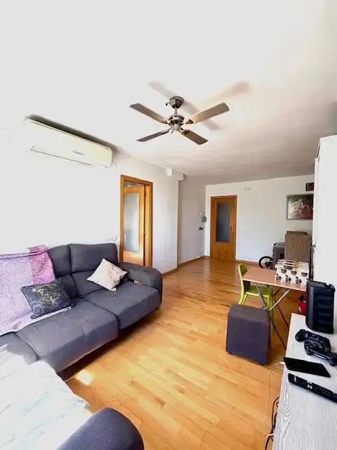 Sala de estar de Piso en venta en El Pla del Penedès con Calefacción, Parquet y Terraza