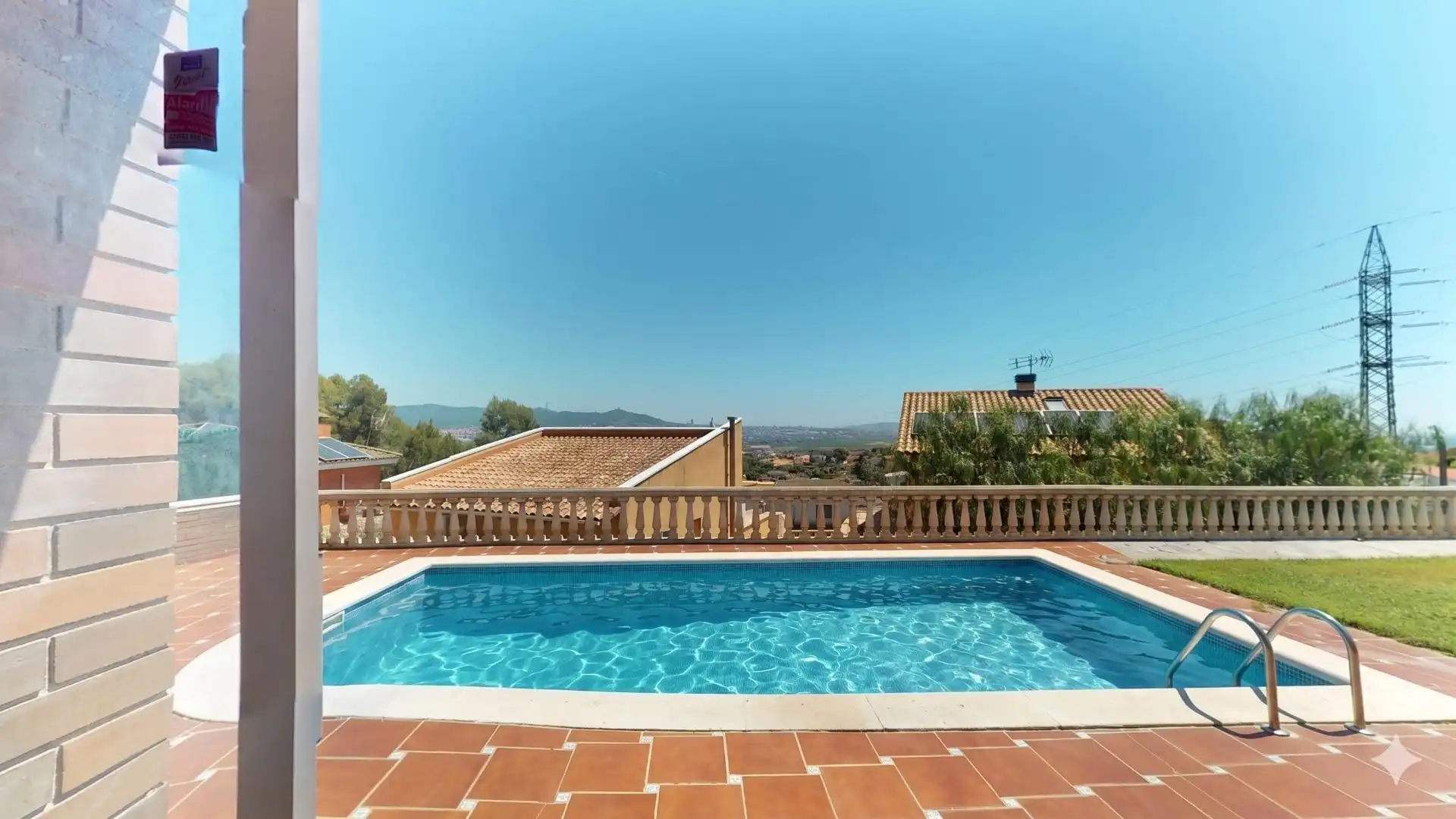 Piscina de Casa o xalet en venda en Sant Boi de Llobregat amb Aire condicionat, Calefacció i Jardí privat