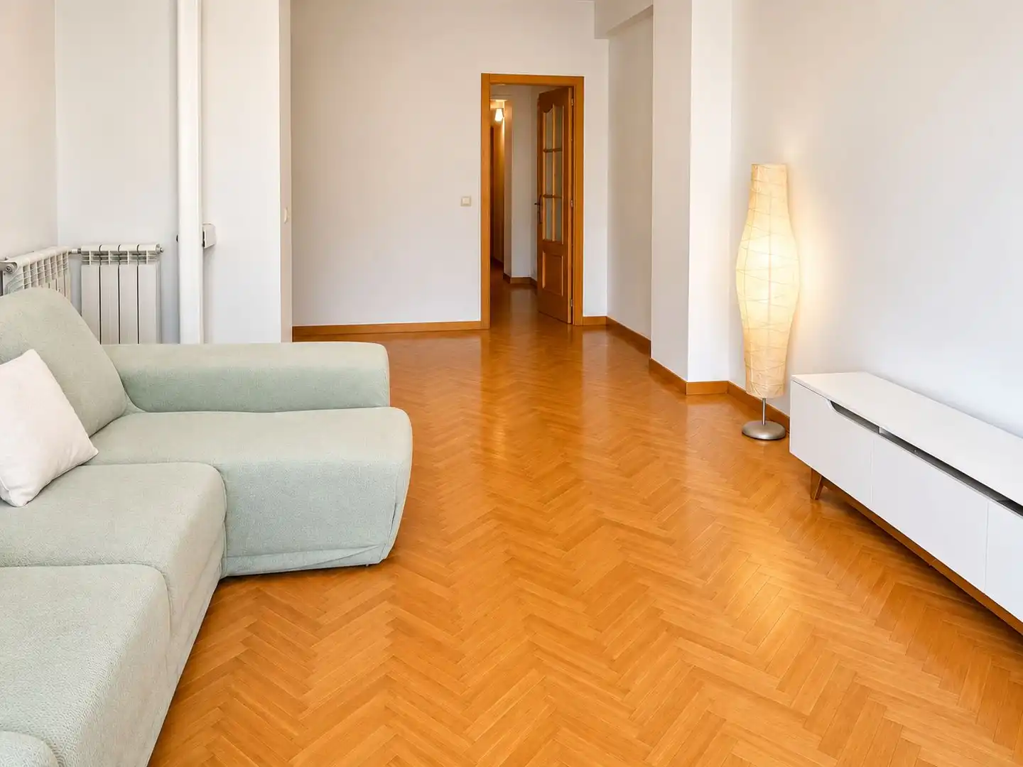 Living room of Flat for sale in Madrid  with Parquet flooring, Washing machine and Alarm