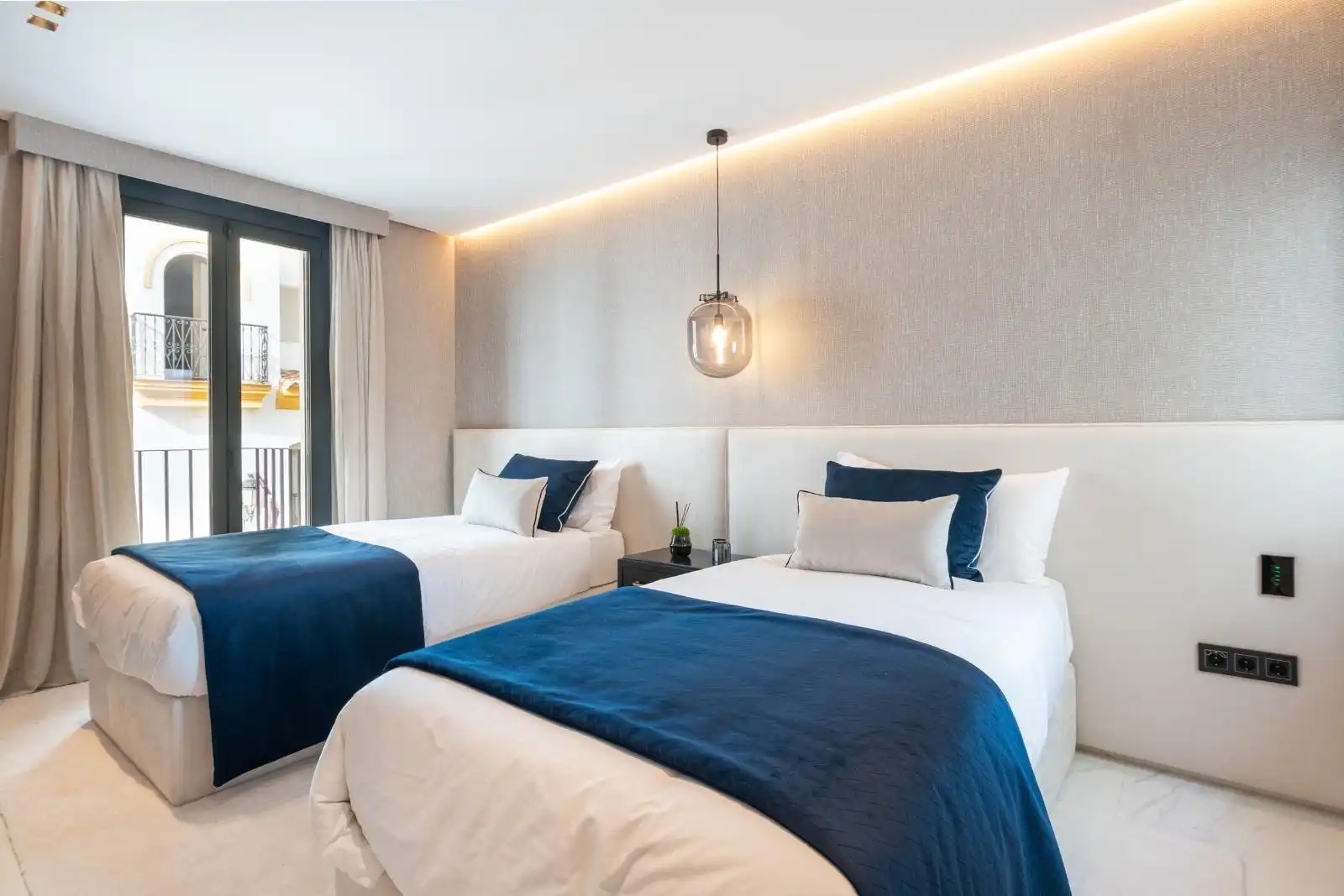 Bedroom of Flat for sale in Marbella  with Air Conditioner, Terrace and Oven