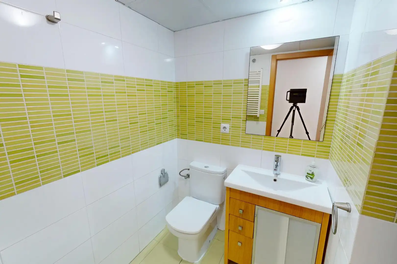 Badezimmer von Wohnung zum Verkauf in Valencia mit Klimaanlage, Parkett und Gemeinschaftspool
