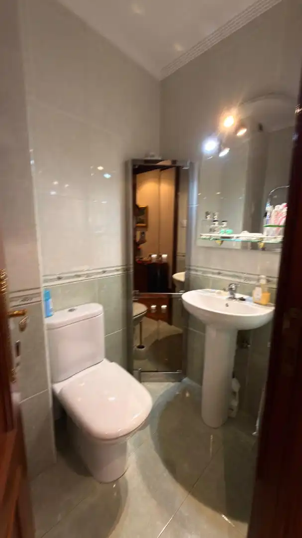 Badezimmer von Wohnung zum Verkauf in Bilbao  mit Terrasse und Möbliert