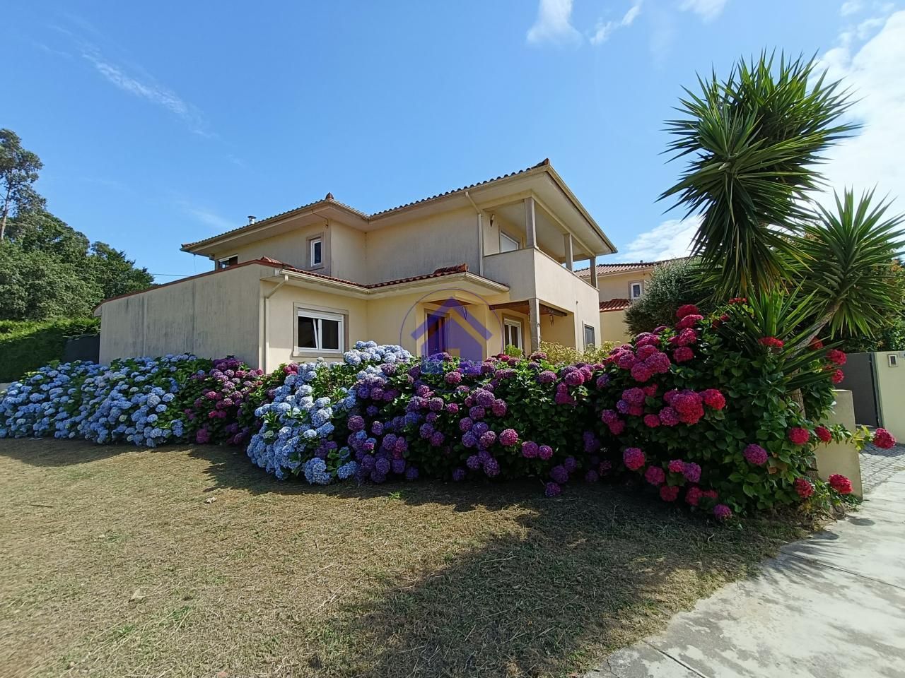 Vista exterior de Casa o xalet en venda en Tui amb Calefacció, Jardí privat i Parquet