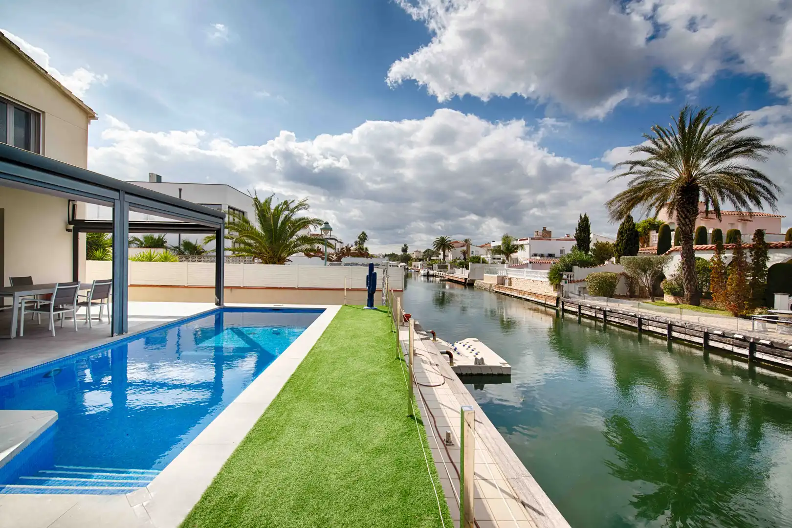 Casa con piscina en venta en Carrer Norfeu, imagen 4