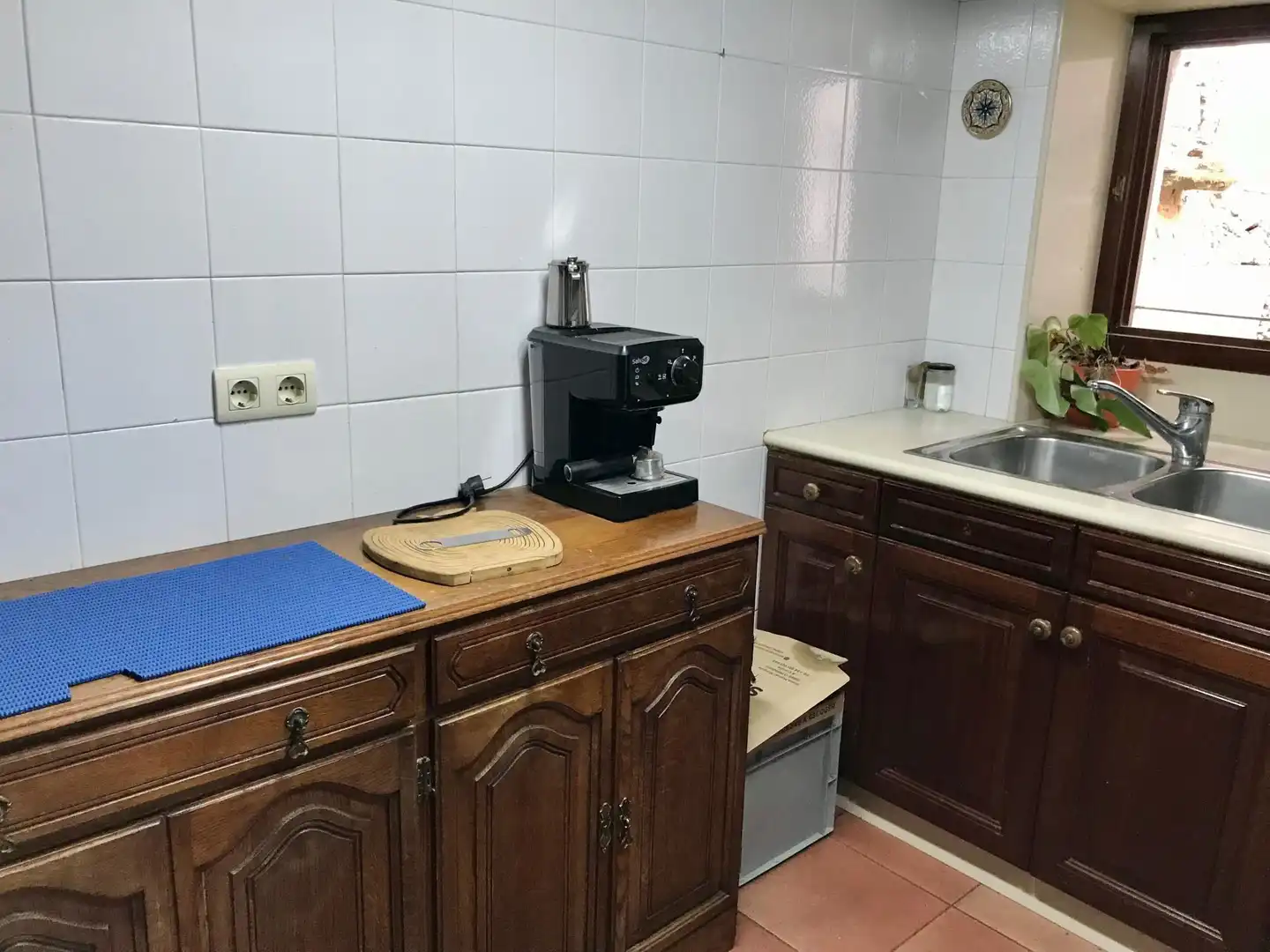 Cuina de Casa adosada en venda en Santiago de Compostela  amb Balcó