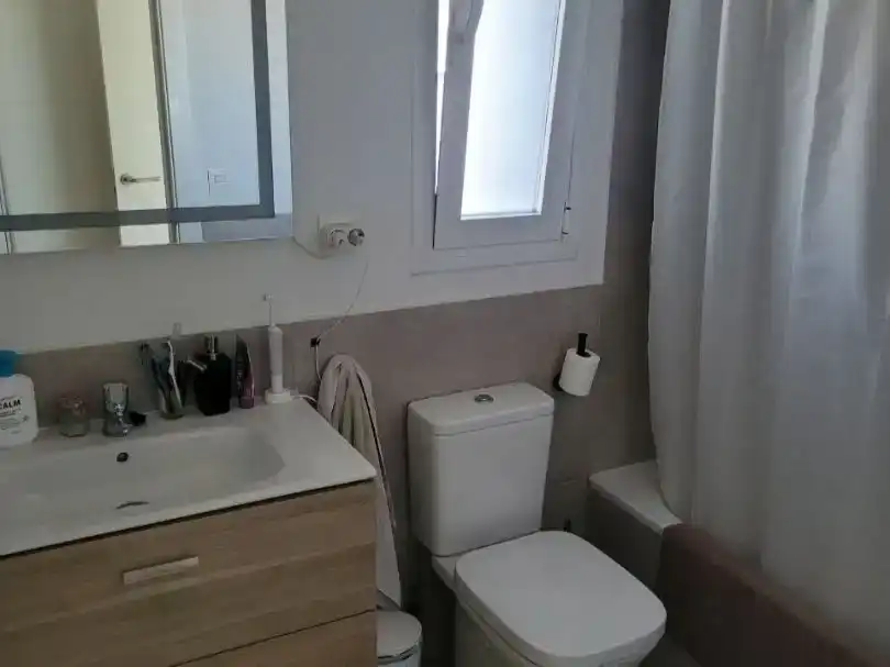 Bathroom of Flat for sale in  Sevilla Capital  with Air Conditioner and Swimming Pool