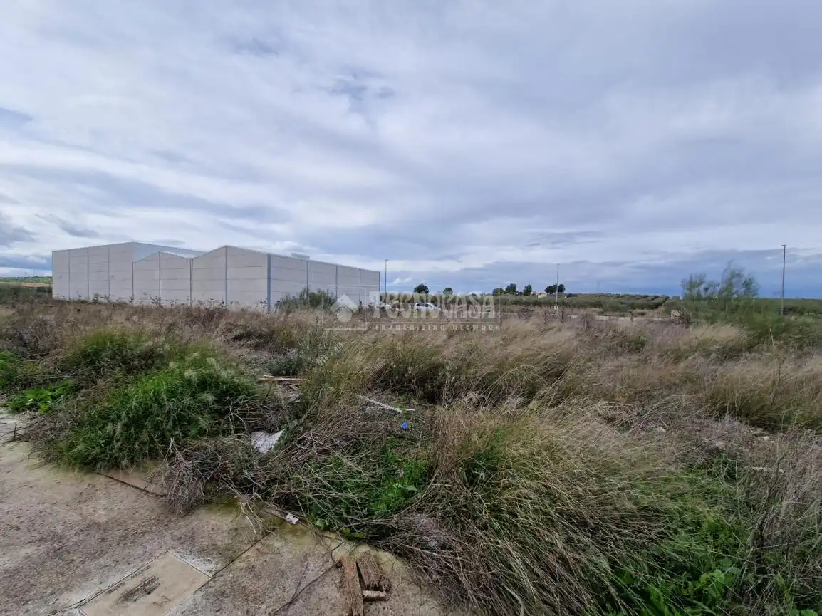 Terreno industrial en venta en Osuna