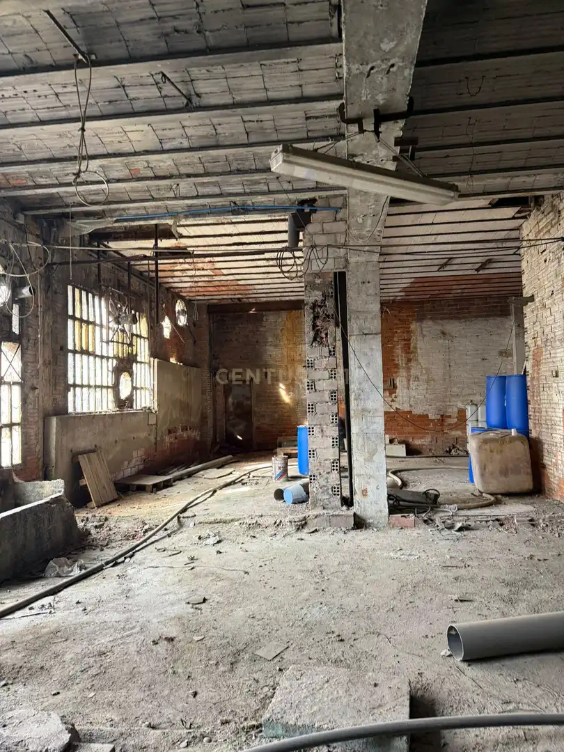 Industrial building with lift for sale in Zona Industrial, imagen 37