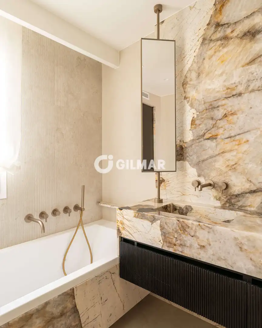 Baño de Dúplex en venta en Madrid con Calefacción y Balcón