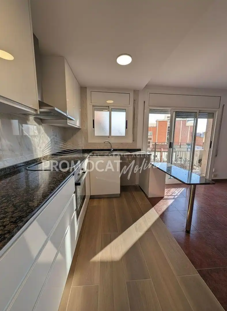 Cocina de Piso en venta en Molins de Rei con Aire acondicionado, Jardín privado y Terraza