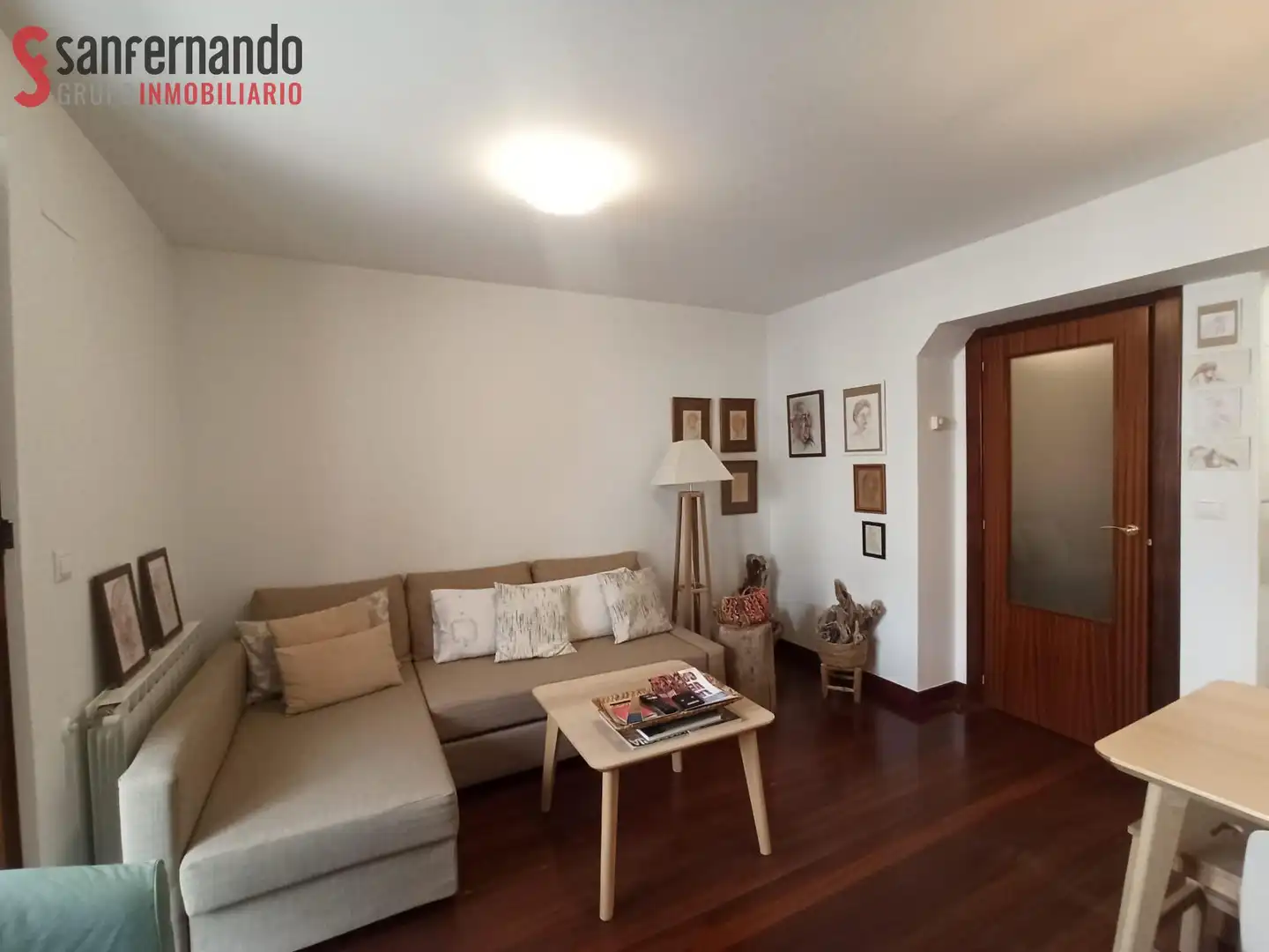 Sala d'estar de Apartament en venda en Torrelavega  amb Calefacció, Moblat i Balcó
