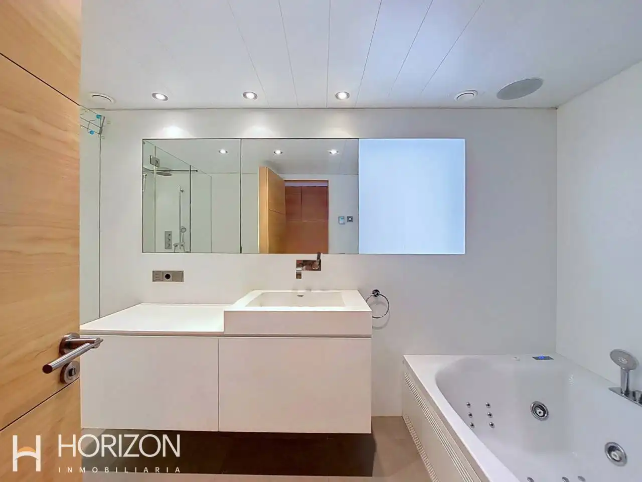 Badezimmer von Wohnungen zum Verkauf in Tossa de Mar mit Klimaanlage, Heizung und Terrasse