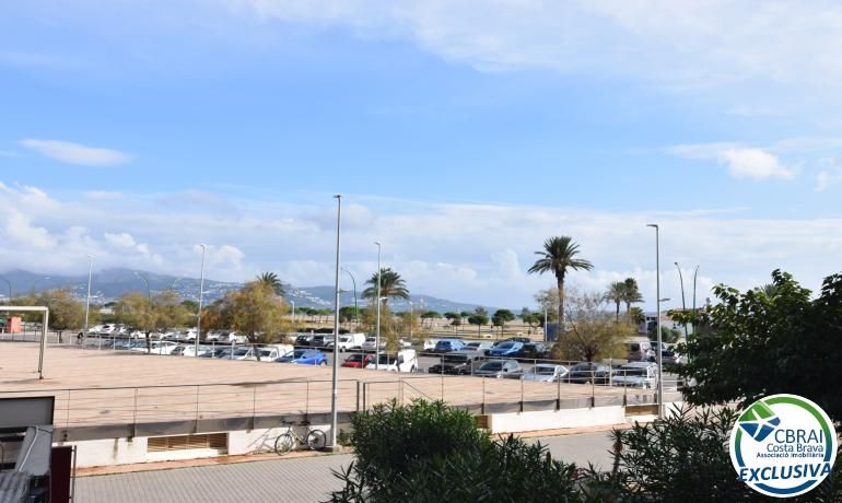 Aparcament de Dúplex en venda en Empuriabrava amb Calefacció i Moblat