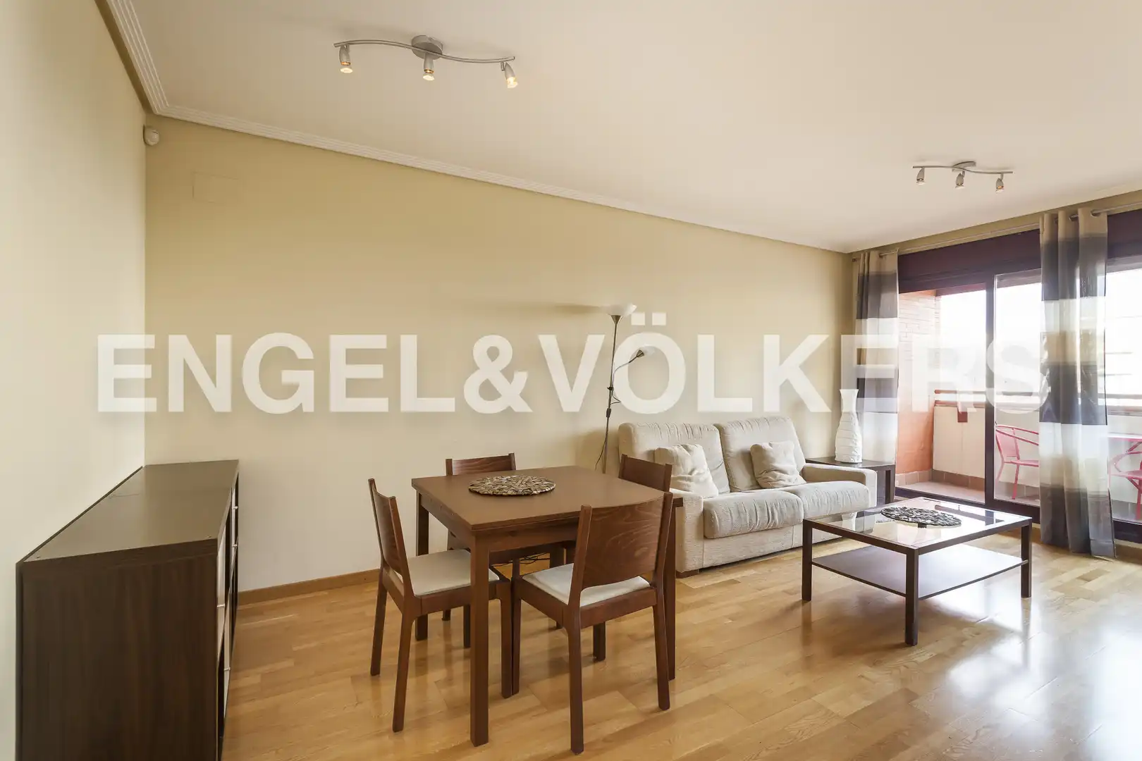 Sala de estar de Piso de alquiler en Madrid con Aire acondicionado, Calefacción y Terraza
