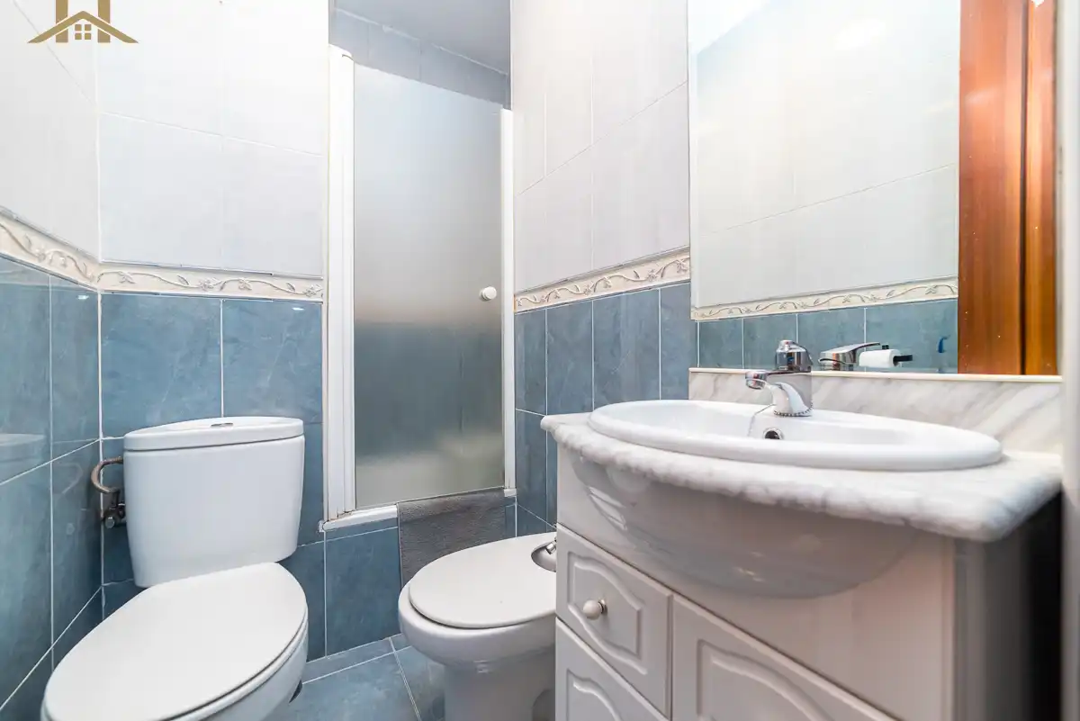 Bathroom of Flat for sale in Leganés  with Air Conditioner, Terrace and Furnished