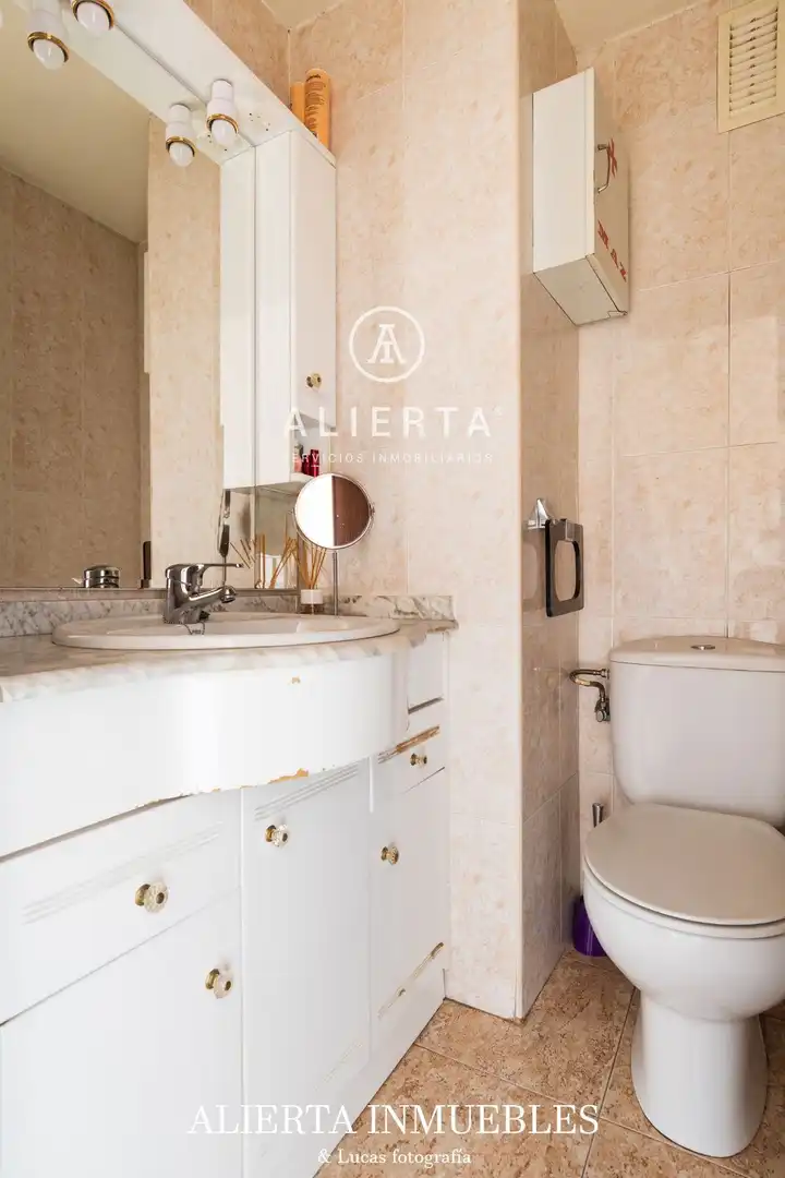 Bathroom of Flat for sale in Zaragoza  with Heating, Terrace and Swimming Pool